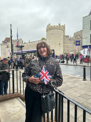 He sat in front of the castle with a flag, Heather Dargie-Doug said that he was 'very excited' to be in Windsor for the visit of the President